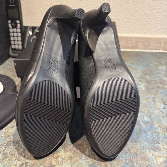 Naturalizer Michelle Pumps - Black Leather - 7.5W - Picture 5 of 6